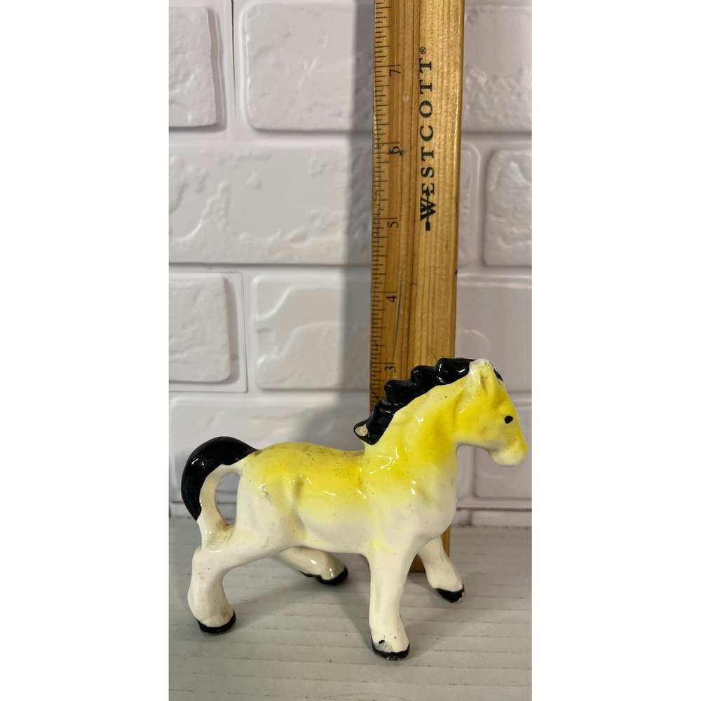 Unbranded Horse Figurine Unisex OS Yellow White Ceramic Vintage Collectible
